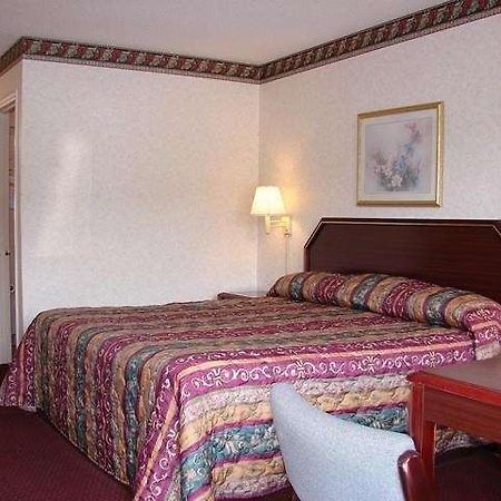 Scottish Inns And Suites Dayton Room photo